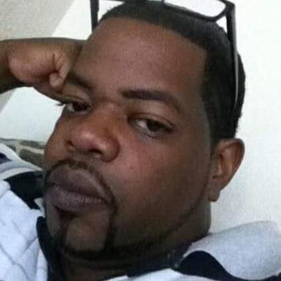 Meet your Posher, Carlos - Picture 1 of 1